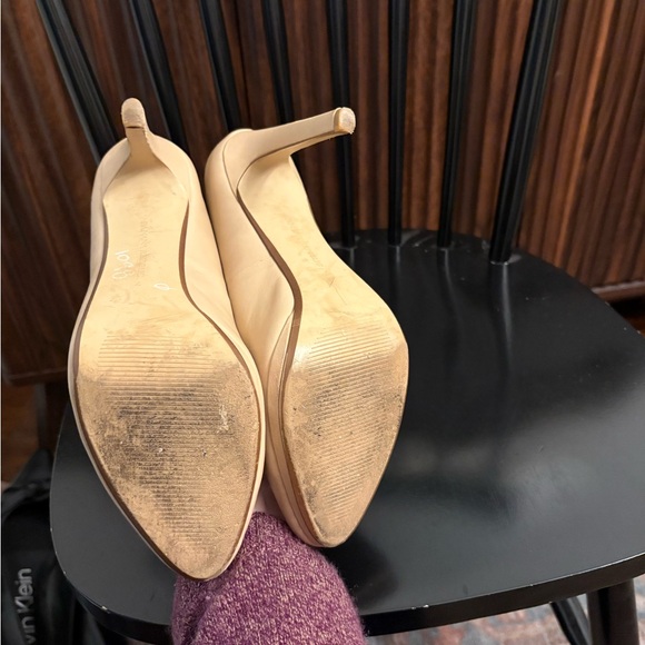 Banana republic neutral beige round toe heels shoes pumps size 7 - Picture 4 of 6